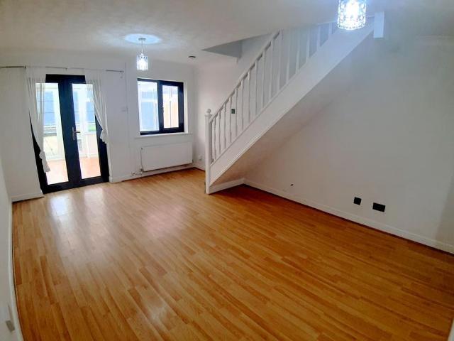 2 bedroom end of terrace house to rent