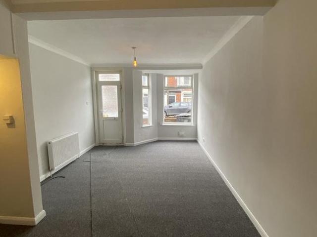 2 bedroom end of terrace house to rent