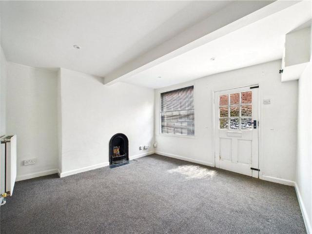 2 bedroom end of terrace house to rent