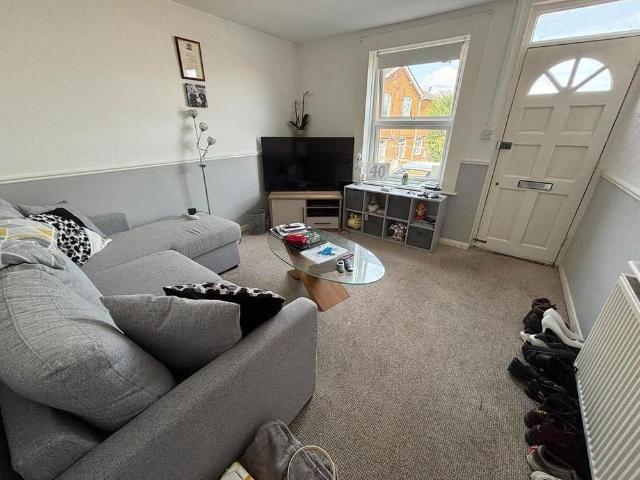 2 bedroom end of terrace house to rent