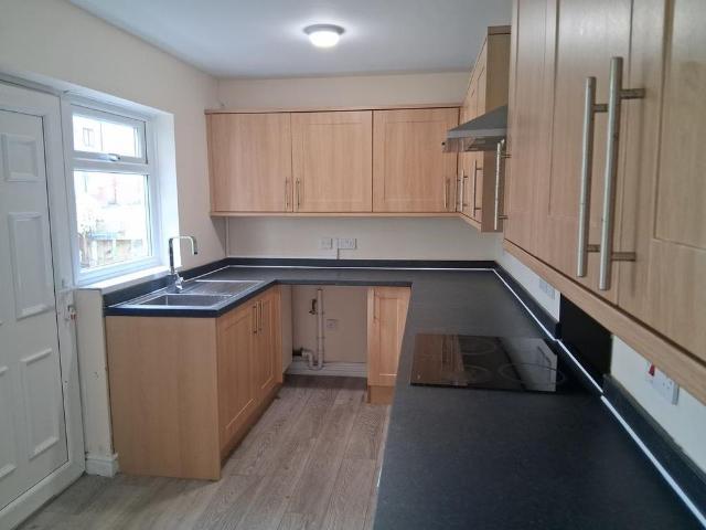 2 bedroom end of terrace house to rent