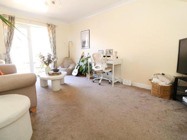 2 bedroom end of terrace house to rent
