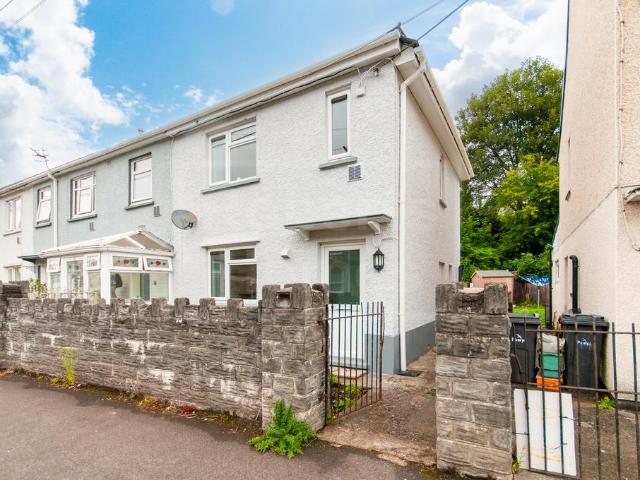 2 bedroom end of terrace house to rent