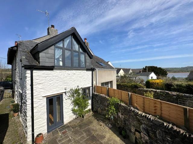 2 bedroom end of terrace house to rent