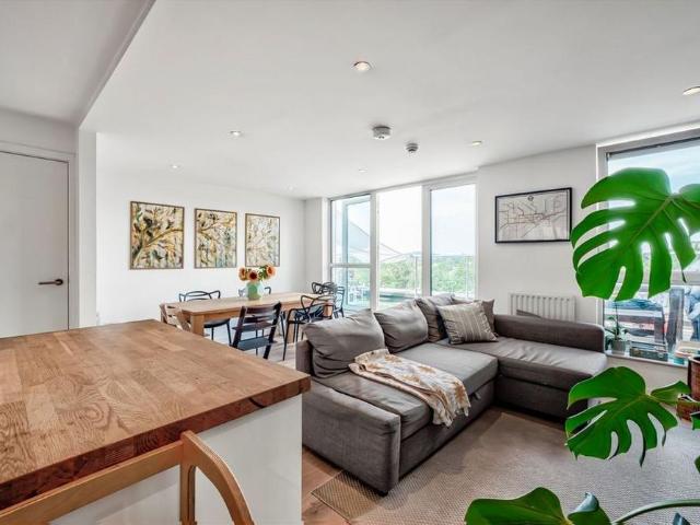 2 bedroom end of terrace house to rent