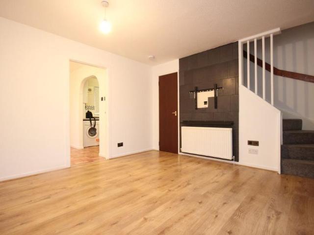 2 bedroom end of terrace house to rent