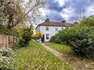 Chigwell, Essex county - Garden, Fireplace