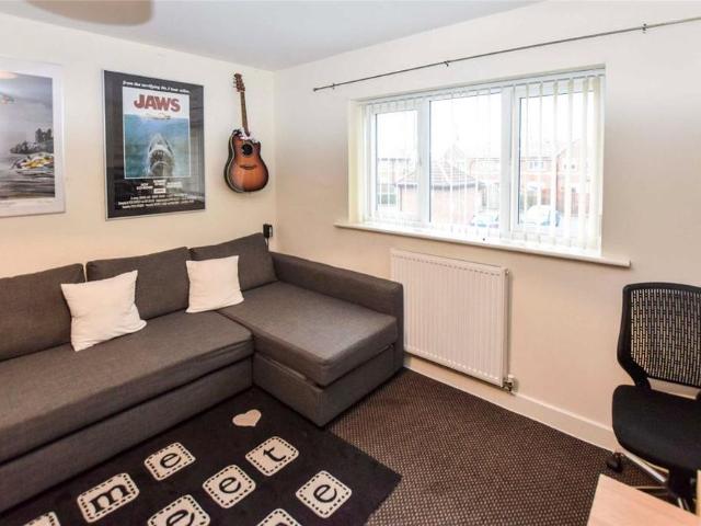 2 bedroom end of terrace house to rent