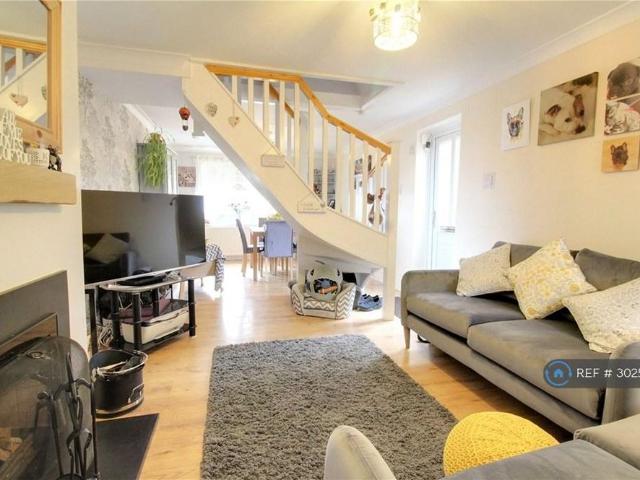 2 bedroom end of terrace house to rent