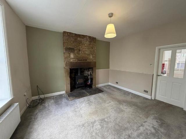 2 bedroom end of terrace house to rent