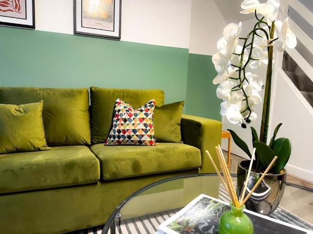 2 bedroom end of terrace house to rent