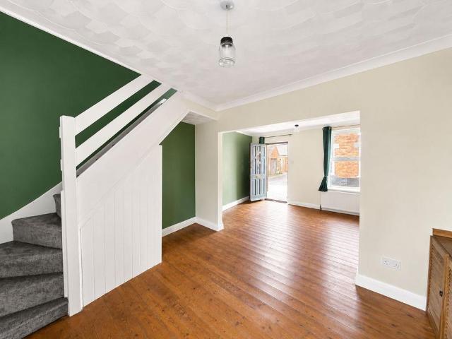 2 bedroom end of terrace house to rent