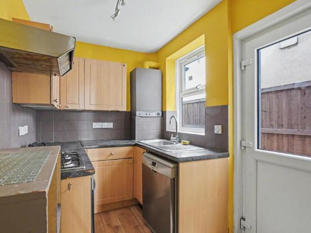 2 bedroom end of terrace house to rent