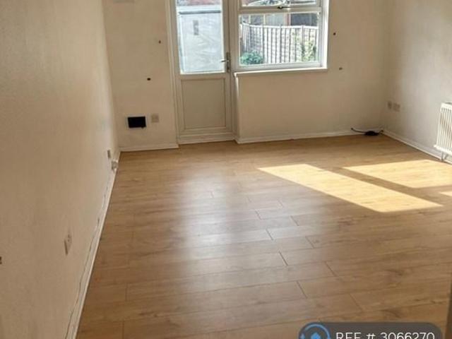 2 bedroom end of terrace house to rent