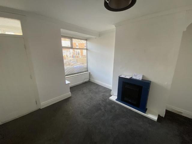 2 bedroom end of terrace house to rent