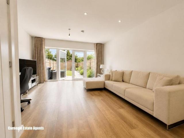 2 bedroom end of terrace house to rent