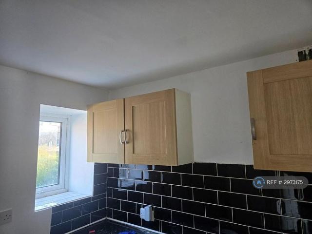 2 bedroom end of terrace house to rent