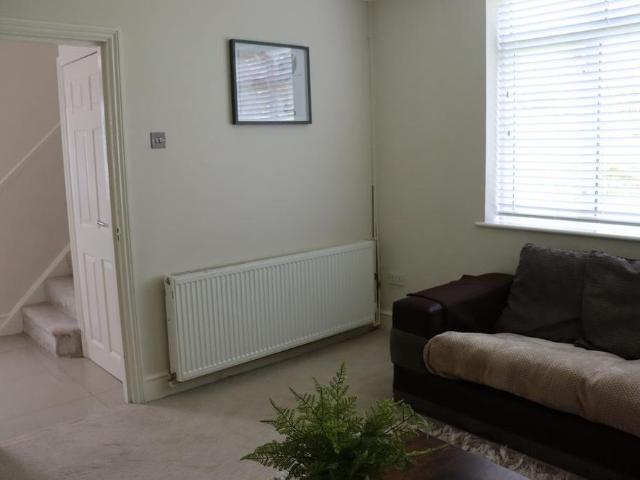 2 bedroom end of terrace house to rent