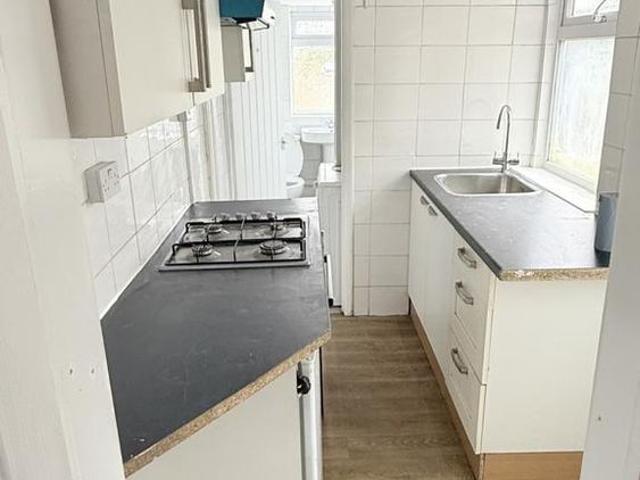 2 bedroom end of terrace house to rent