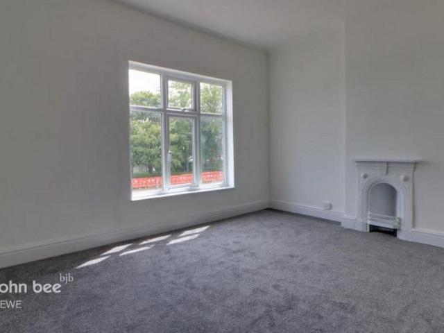 2 bedroom end of terrace house to rent
