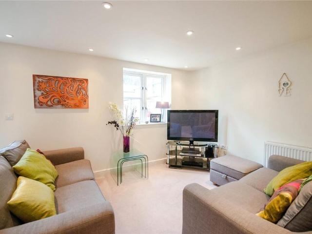 2 bedroom end of terrace house to rent