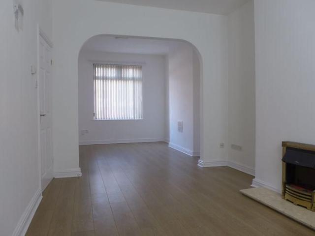 2 bedroom end of terrace house to rent