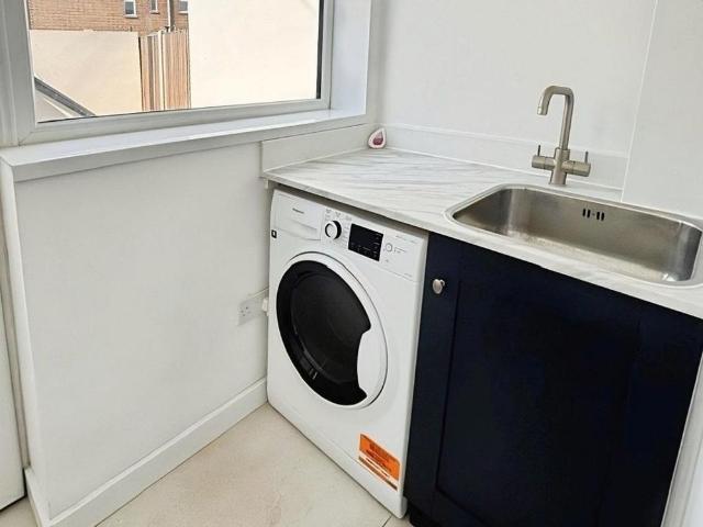2 bedroom end of terrace house to rent