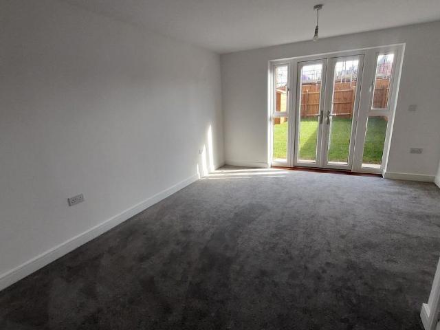 2 bedroom end of terrace house to rent