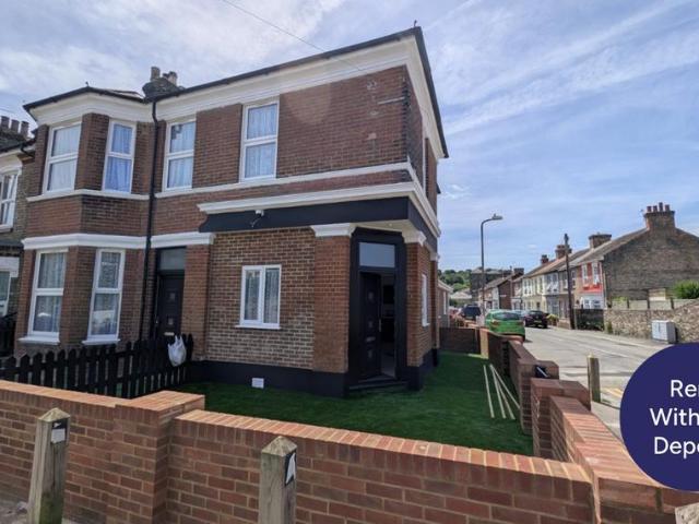 2 bedroom end of terrace house to rent