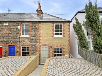 House for rent in Buckhurst Hill - Equipped kitchen