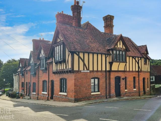 2 bedroom end of terrace house to rent