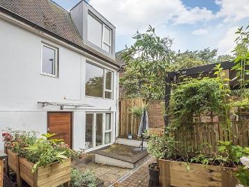 2 bedroom end of terrace house to rent