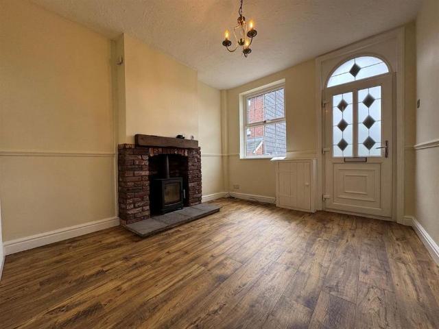 2 bedroom end of terrace house to rent