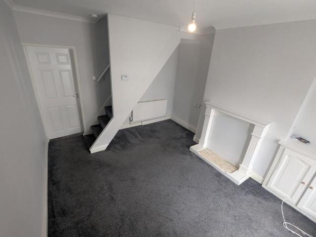 2 bedroom end of terrace house to rent