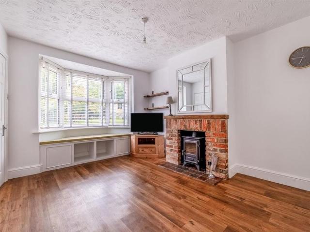2 bedroom end of terrace house to rent
