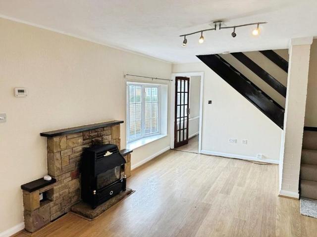 2 bedroom end of terrace house to rent