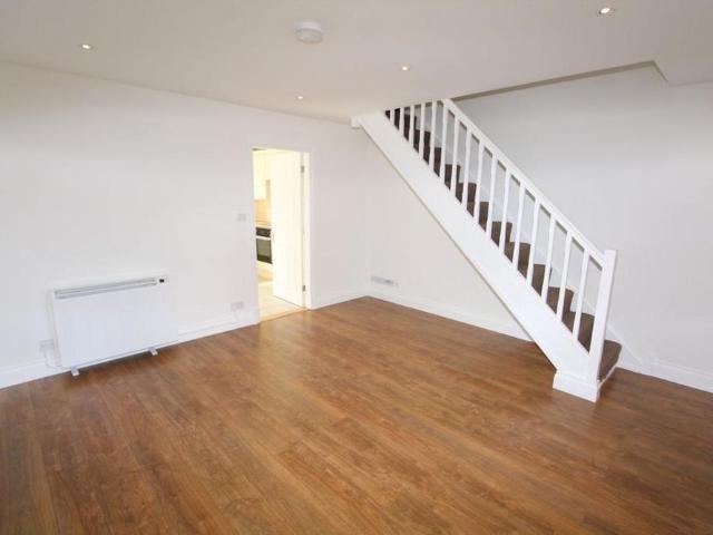 2 bedroom end of terrace house to rent