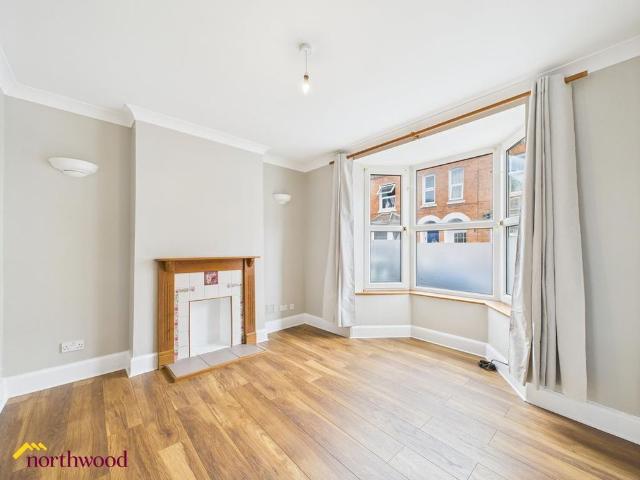 2 bedroom end of terrace house to rent