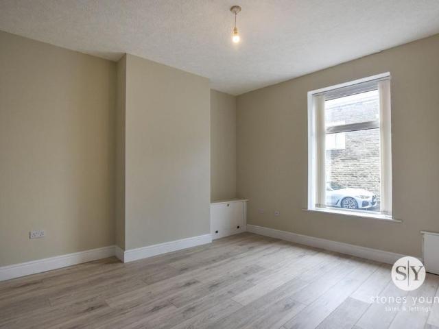 2 bedroom end of terrace house to rent