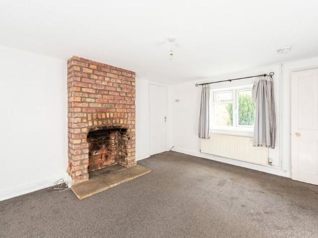 2 bedroom end of terrace house to rent