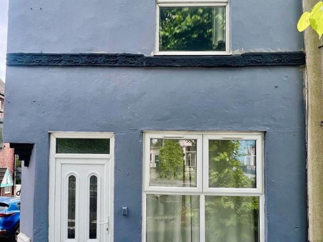 2 bedroom end of terrace house to rent