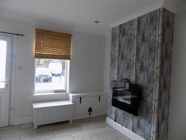 2 bedroom end of terrace house to rent