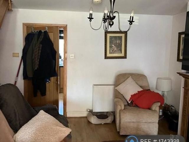 2 bedroom end of terrace house to rent