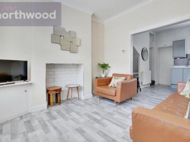 2 bedroom end of terrace house to rent