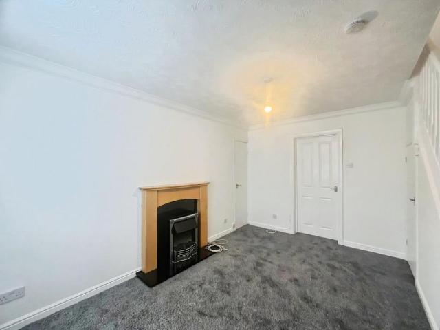 2 bedroom end of terrace house to rent