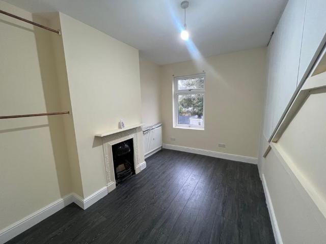 2 bedroom end of terrace house to rent