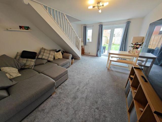 2 bedroom end of terrace house to rent