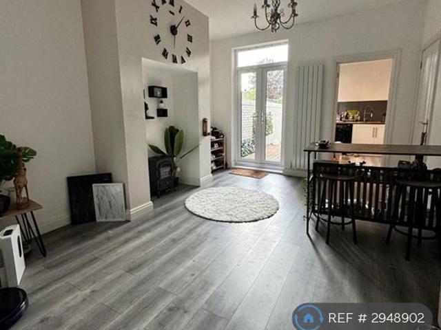 2 bedroom end of terrace house to rent