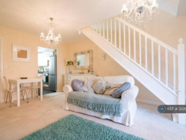 2 bedroom end of terrace house to rent