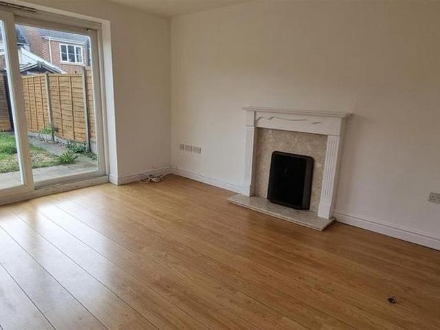 2 bedroom end of terrace house to rent